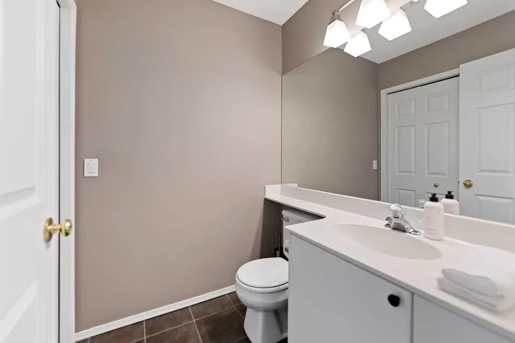 7171 Coach Hill Road SW Calgary AB T3H 3R7