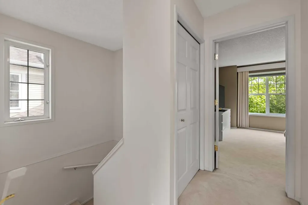 7171 Coach Hill Road SW Calgary AB T3H 3R7
