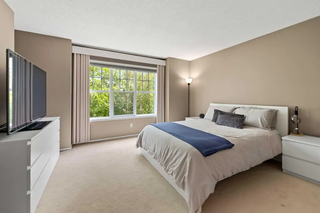 7171 Coach Hill Road SW Calgary AB T3H 3R7