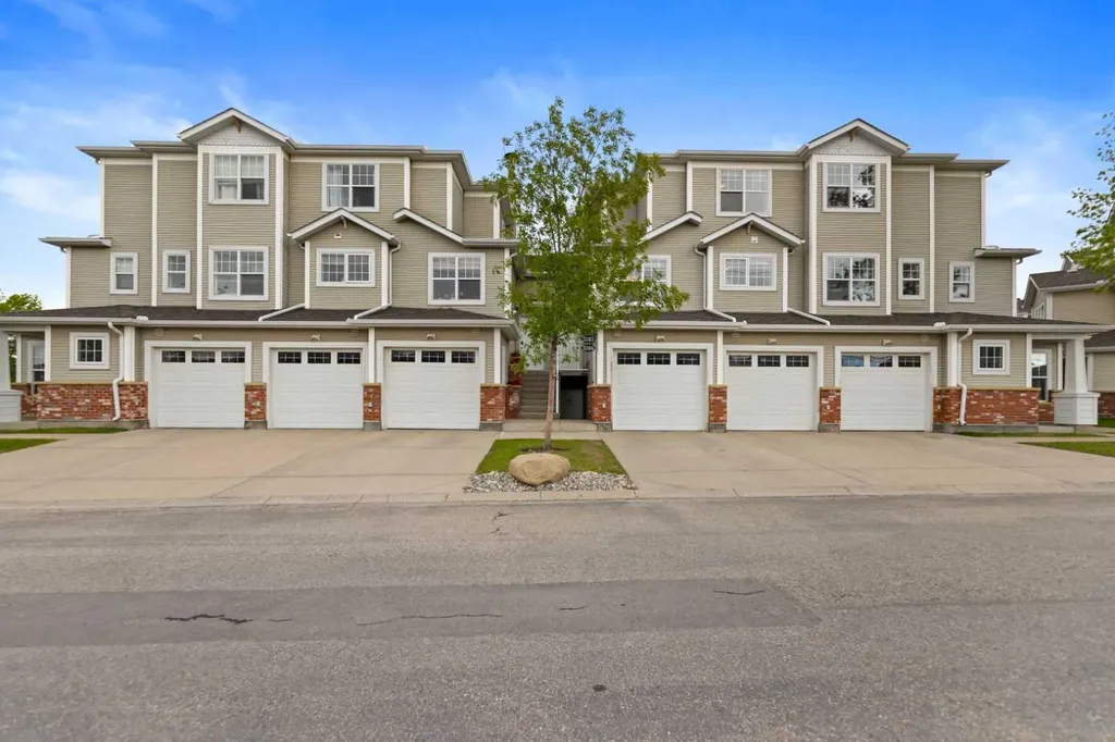 7171 Coach Hill Road SW Calgary AB T3H 3R7