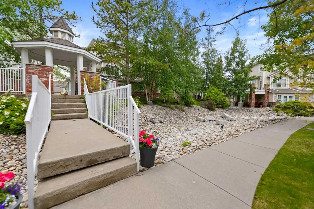 7171 Coach Hill Road SW Calgary AB T3H 3R7