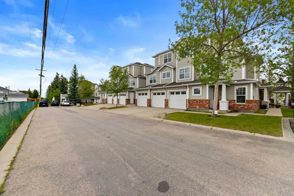 7171 Coach Hill Road SW Calgary AB T3H 3R7