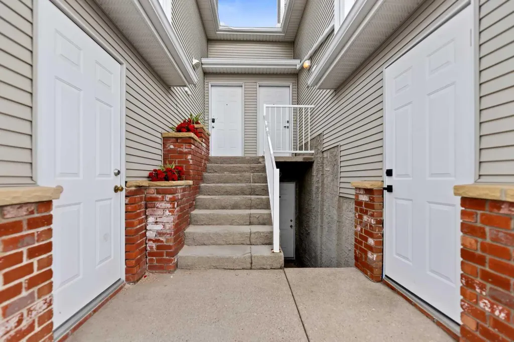 7171 Coach Hill Road SW Calgary AB T3H 3R7