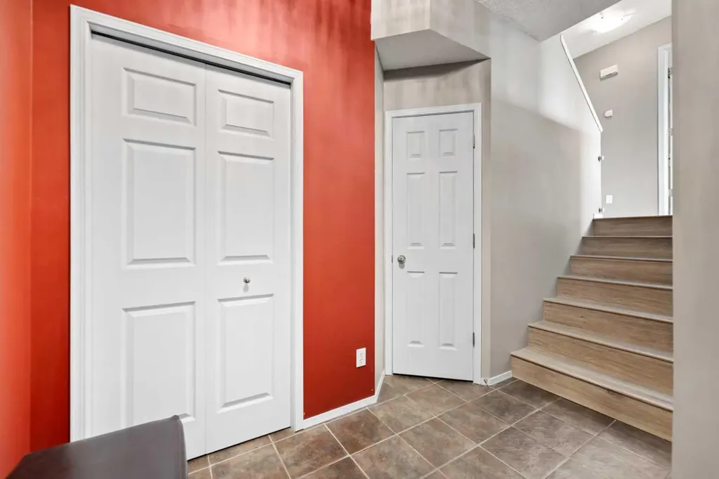 7171 Coach Hill Road SW Calgary AB T3H 3R7