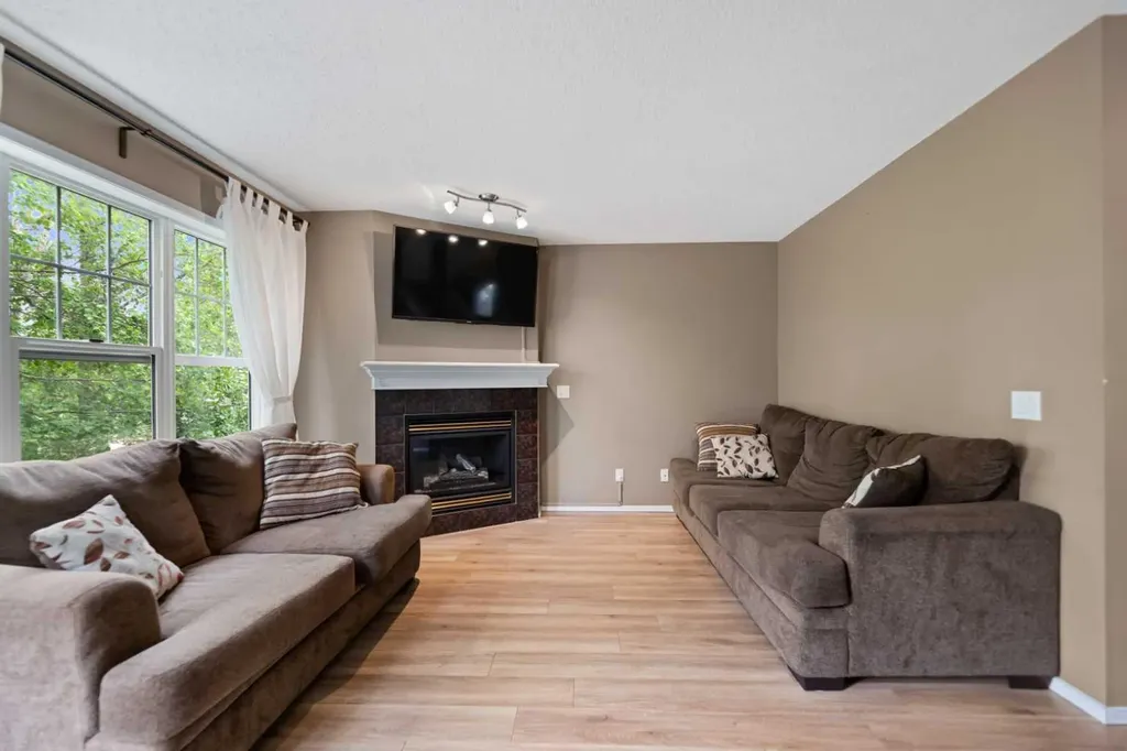 7171 Coach Hill Road SW Calgary AB T3H 3R7