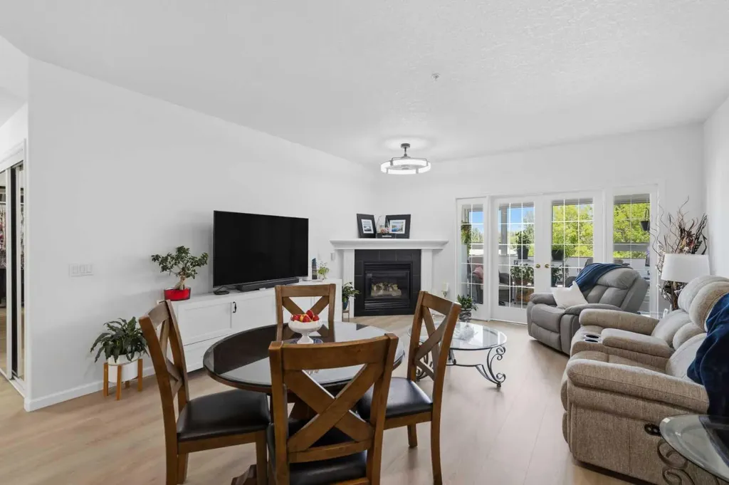 43 Westlake Circle Strathmore AB T1P1T9
