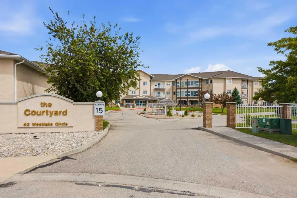 43 Westlake Circle Strathmore AB T1P1T9