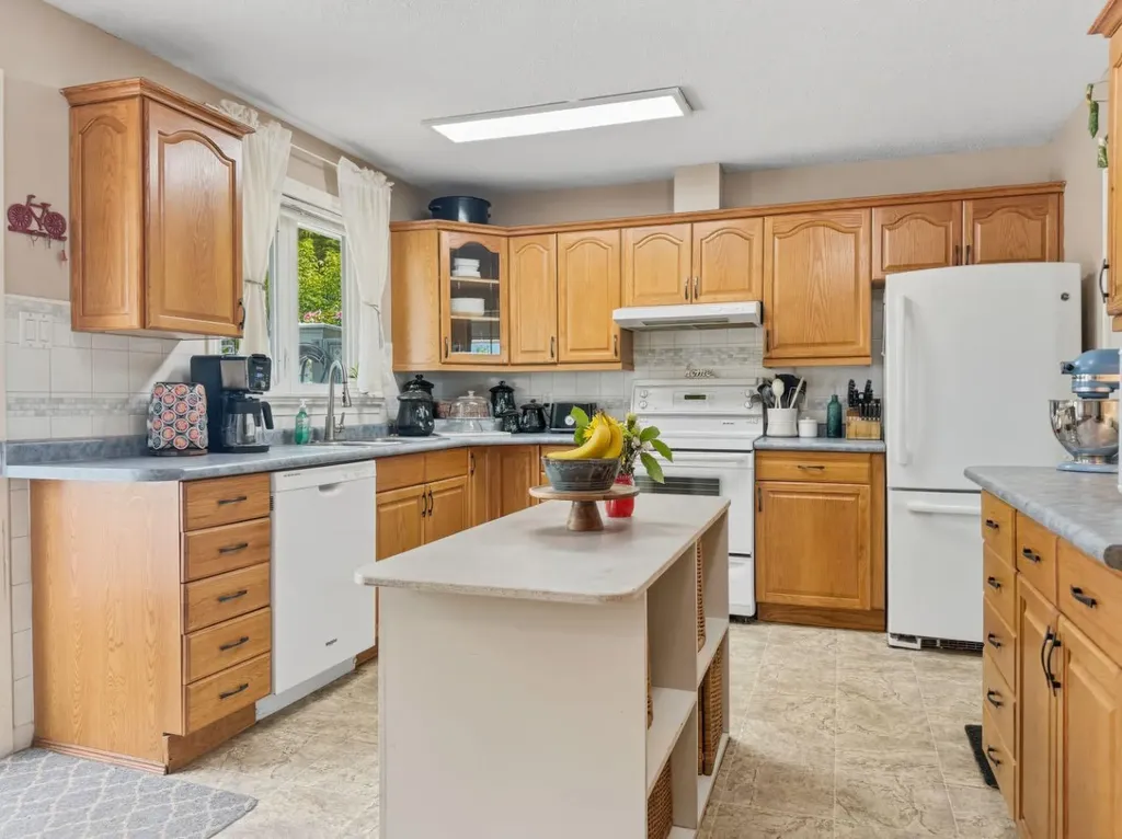 10214 97 Avenue Grande Cache AB t0e0y0
