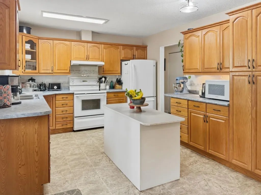 10214 97 Avenue Grande Cache AB t0e0y0
