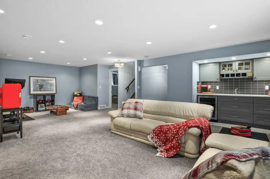 144 Silverado Skies Manor SW Calgary AB T2X 0K2