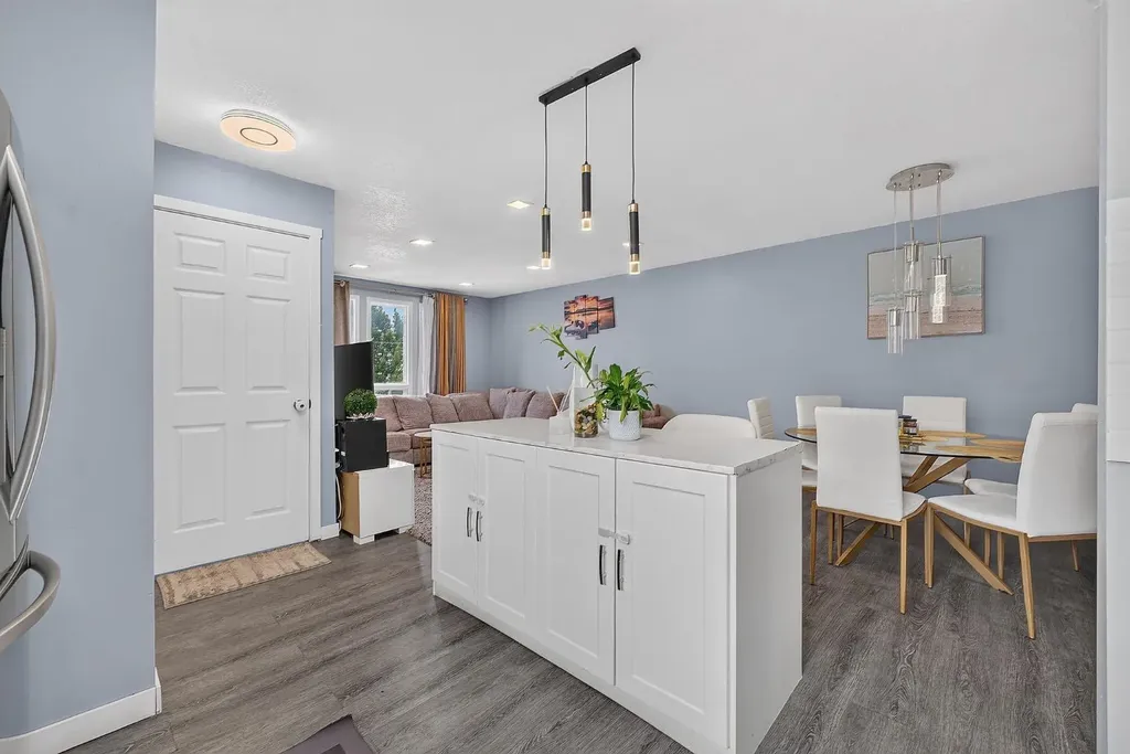 200 Fonda Drive SE Calgary AB T2A 6E6