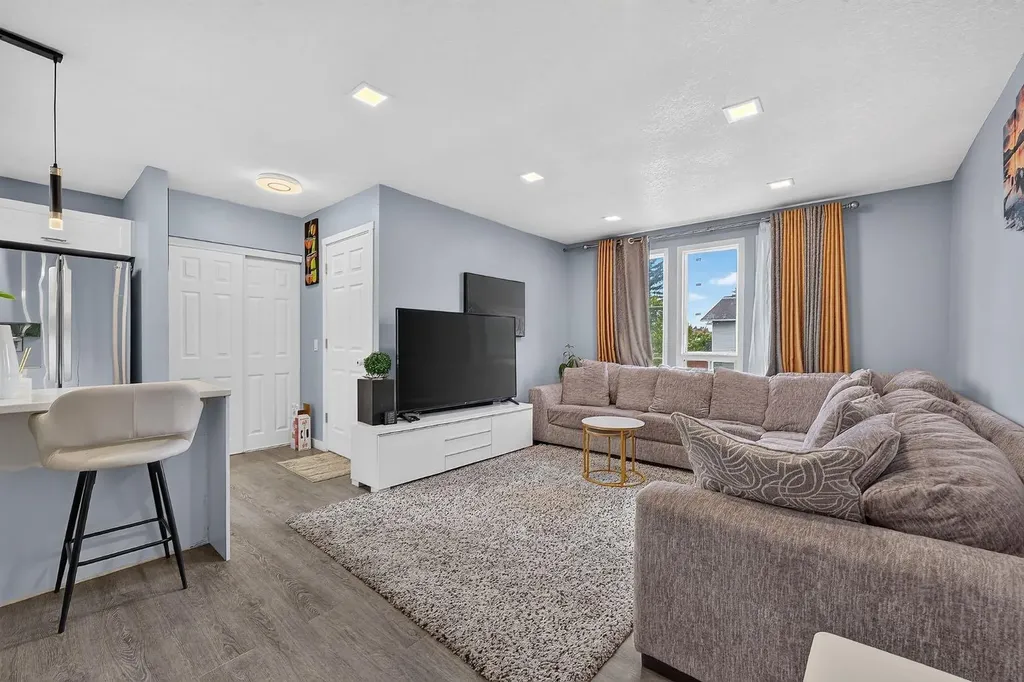 200 Fonda Drive SE Calgary AB T2A 6E6