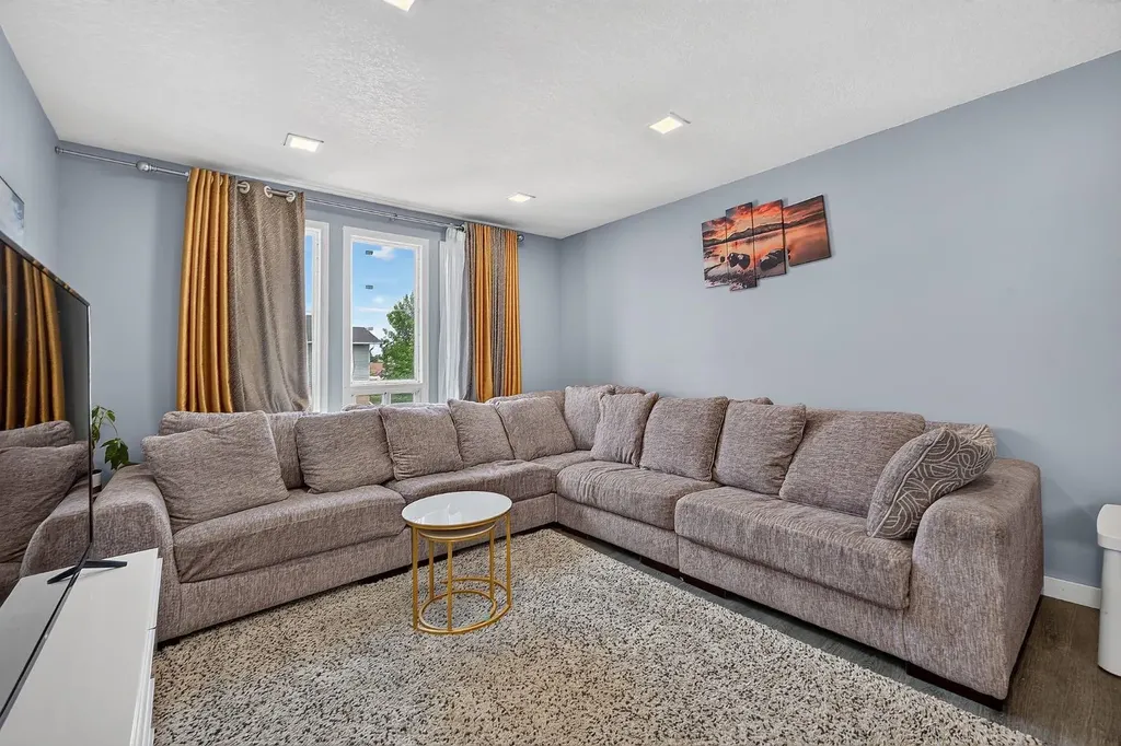 200 Fonda Drive SE Calgary AB T2A 6E6
