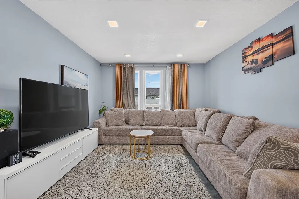 200 Fonda Drive SE Calgary AB T2A 6E6
