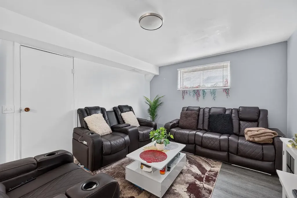 200 Fonda Drive SE Calgary AB T2A 6E6