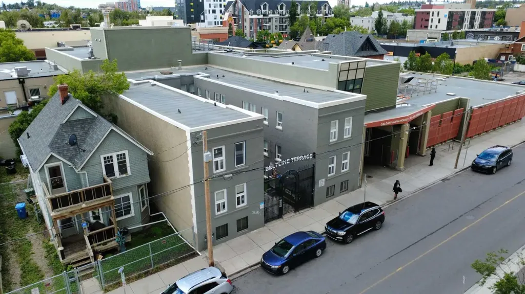 215 15 Avenue SE Calgary AB T2G 1G4