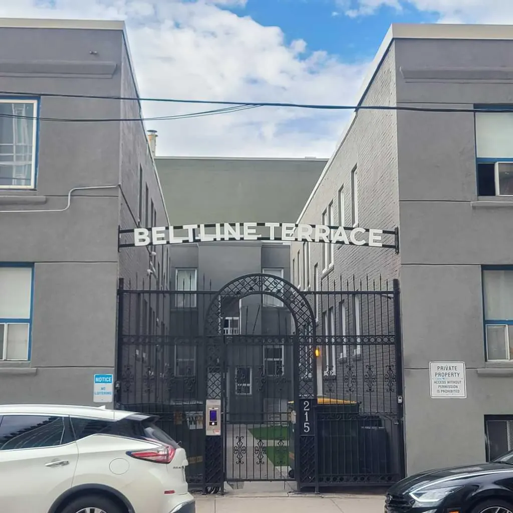 215 15 Avenue SE Calgary AB T2G 1G4