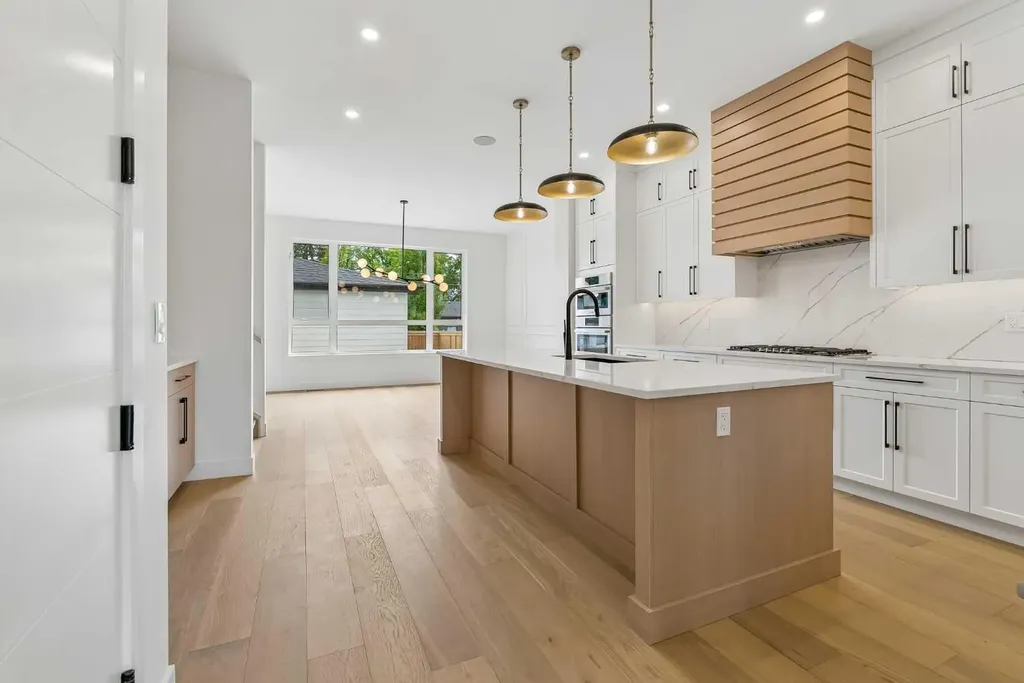 1025 32 Avenue NW Calgary AB T2K 0B2