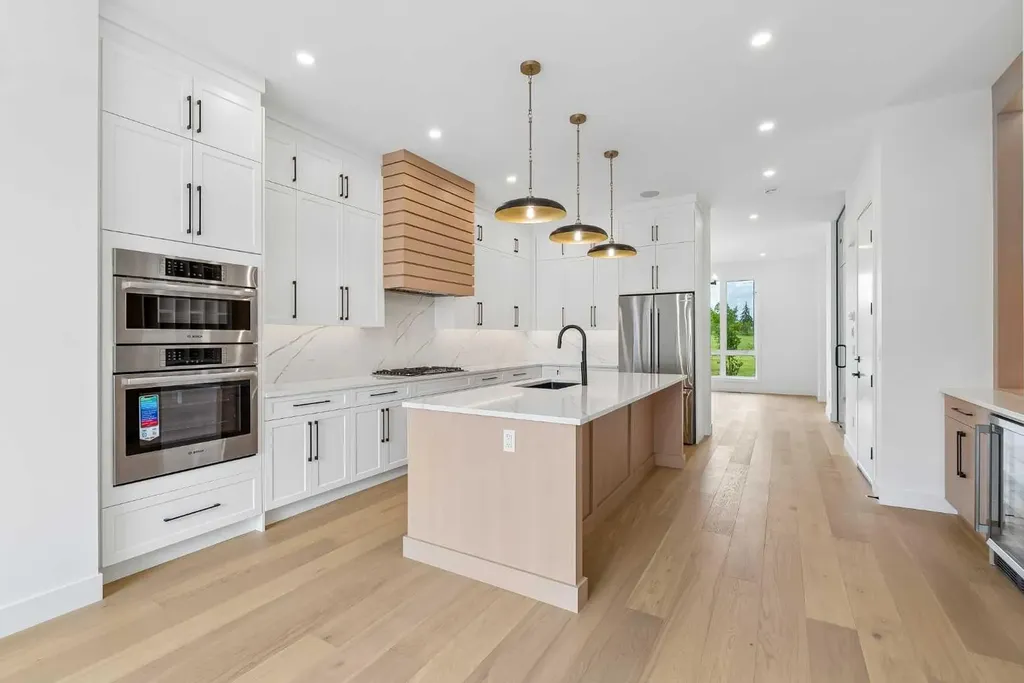 1025 32 Avenue NW Calgary AB T2K 0B2