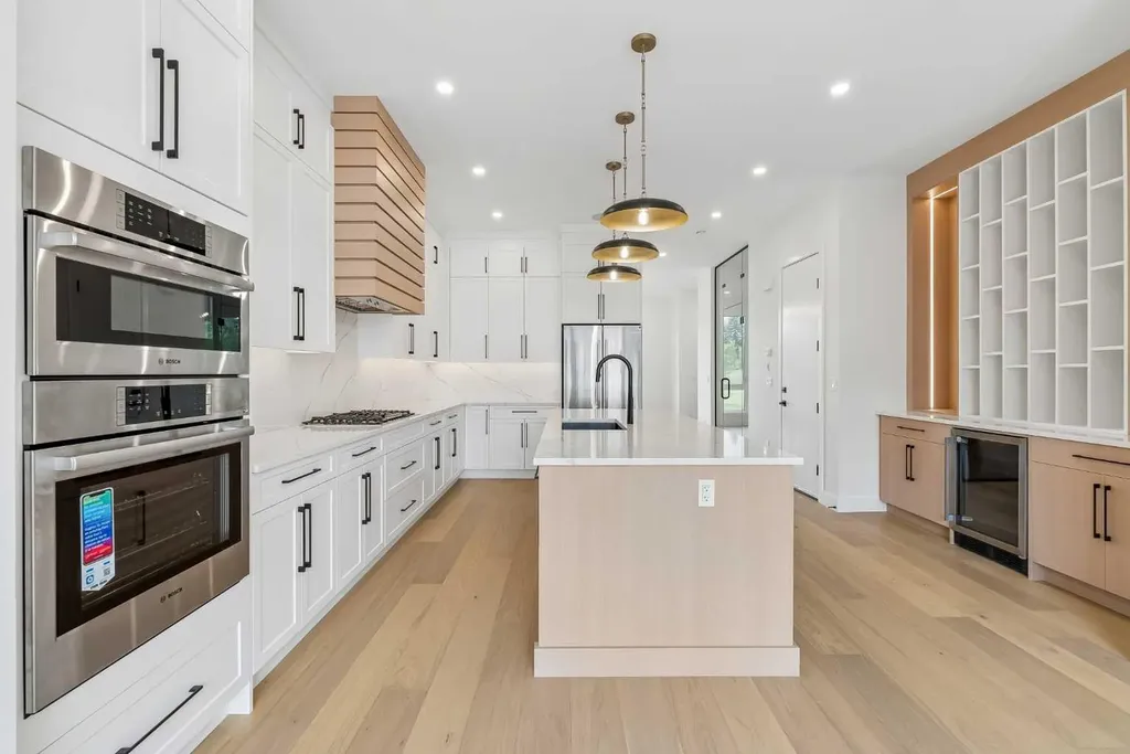 1025 32 Avenue NW Calgary AB T2K 0B2