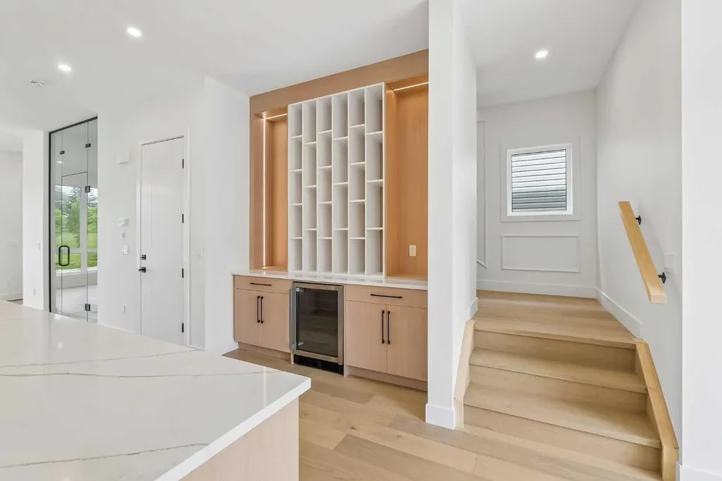 1025 32 Avenue NW Calgary AB T2K 0B2