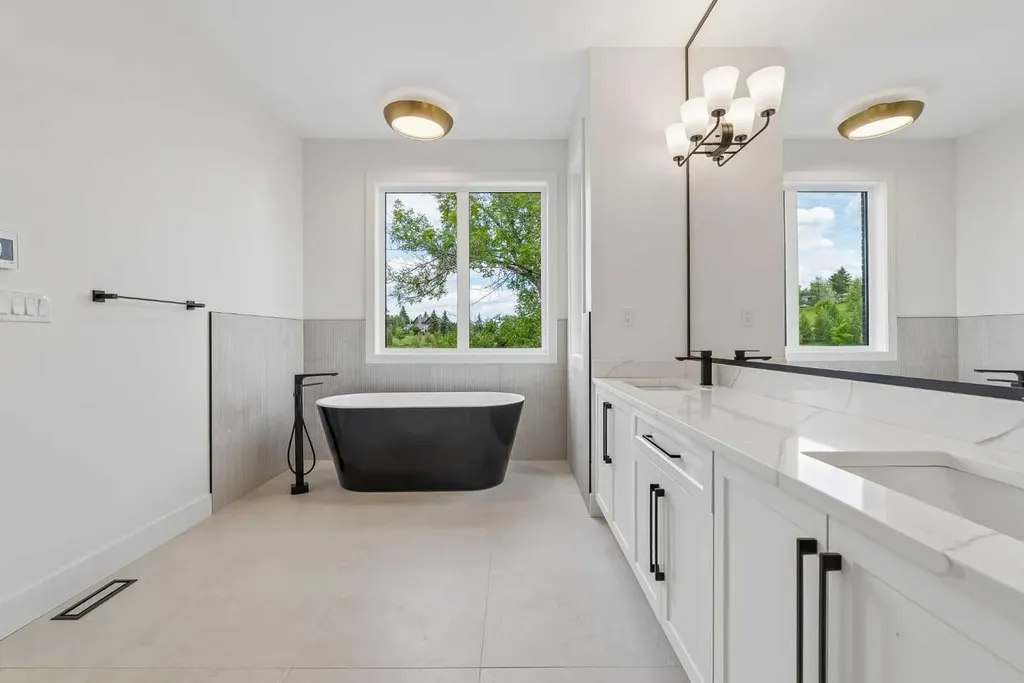 1025 32 Avenue NW Calgary AB T2K 0B2