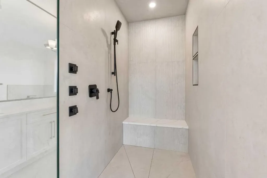 1025 32 Avenue NW Calgary AB T2K 0B2