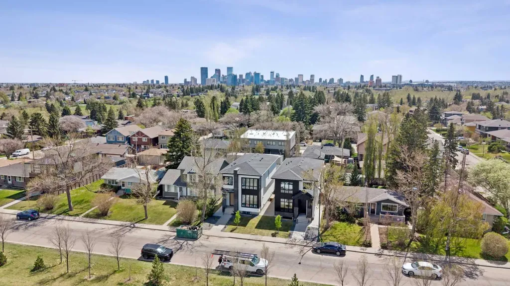 1025 32 Avenue NW Calgary AB T2K 0B2