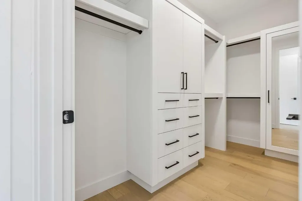 1025 32 Avenue NW Calgary AB T2K 0B2