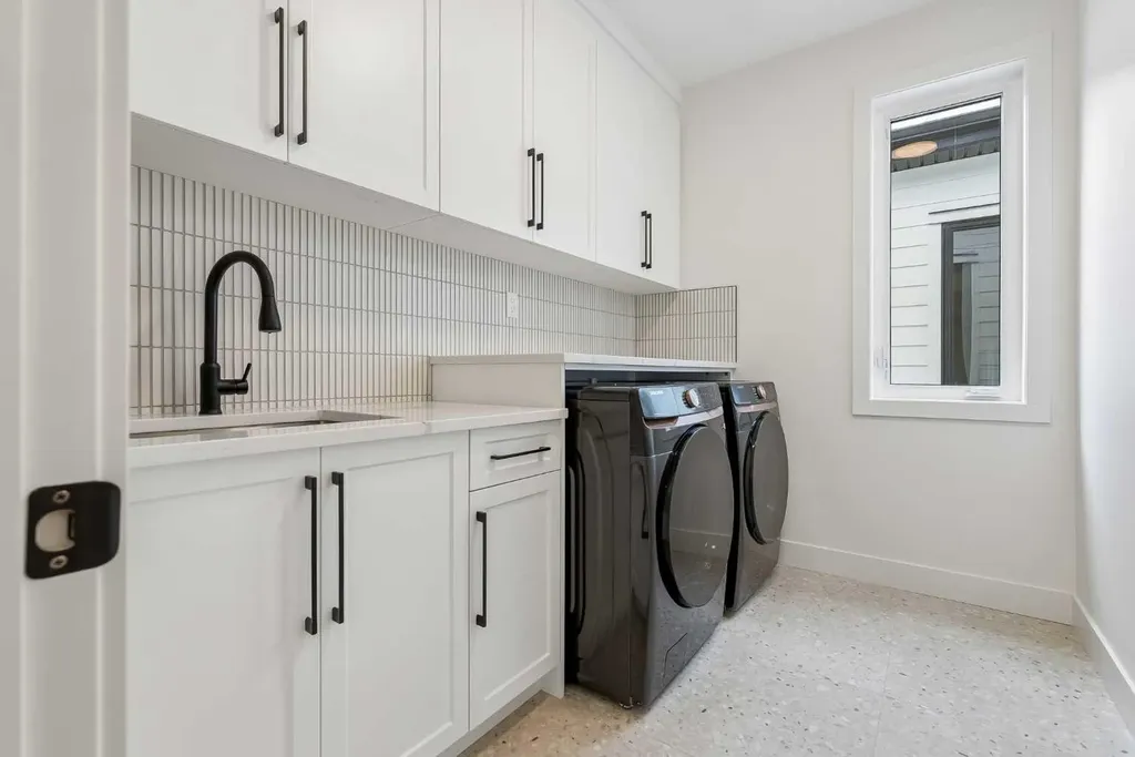 1025 32 Avenue NW Calgary AB T2K 0B2
