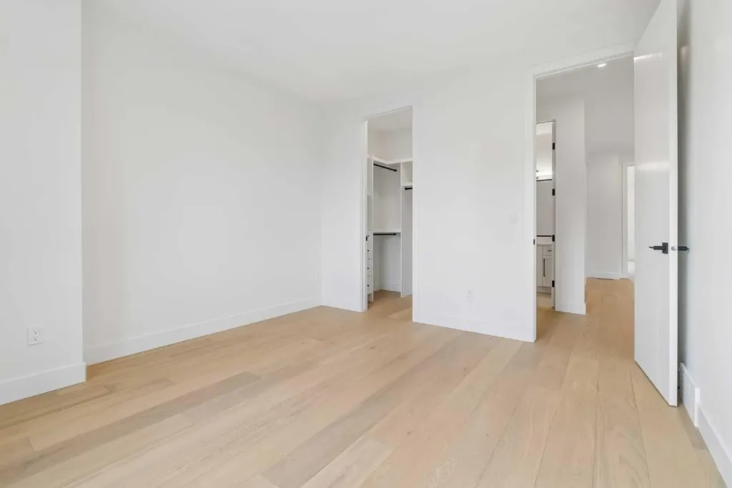 1025 32 Avenue NW Calgary AB T2K 0B2