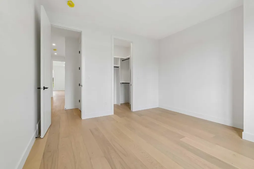1025 32 Avenue NW Calgary AB T2K 0B2