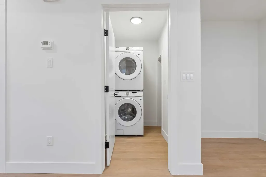 1025 32 Avenue NW Calgary AB T2K 0B2