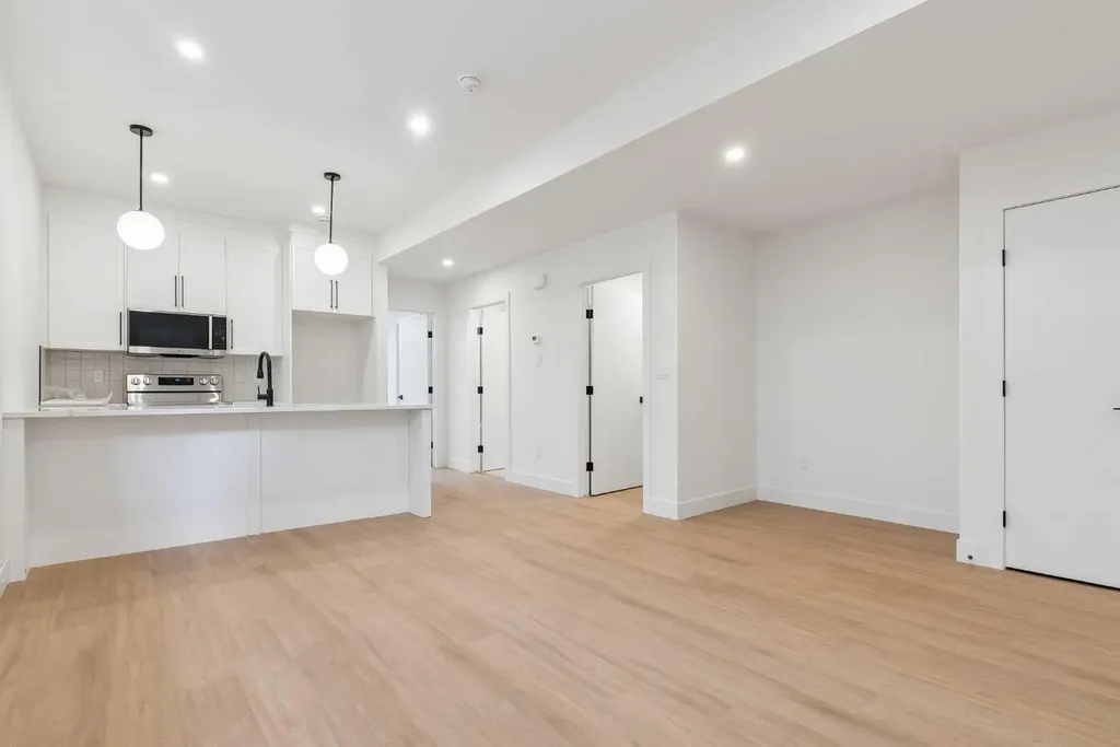 1025 32 Avenue NW Calgary AB T2K 0B2