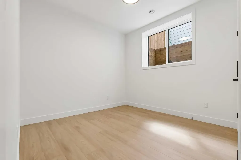 1025 32 Avenue NW Calgary AB T2K 0B2