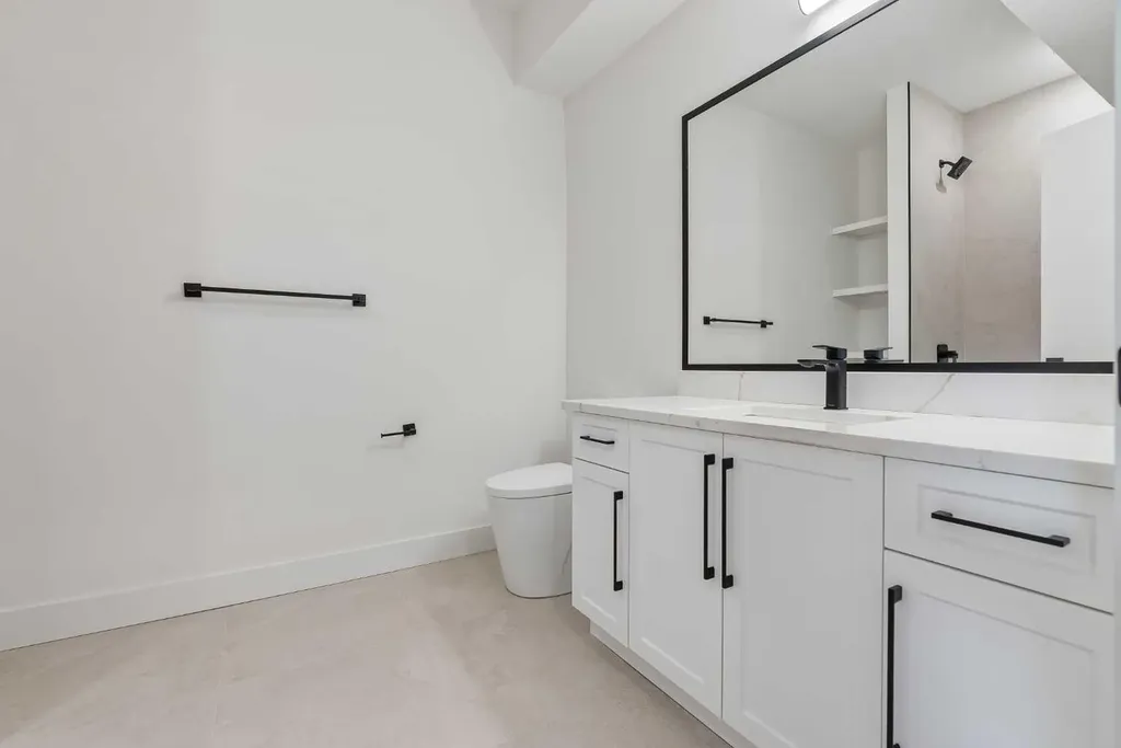 1025 32 Avenue NW Calgary AB T2K 0B2