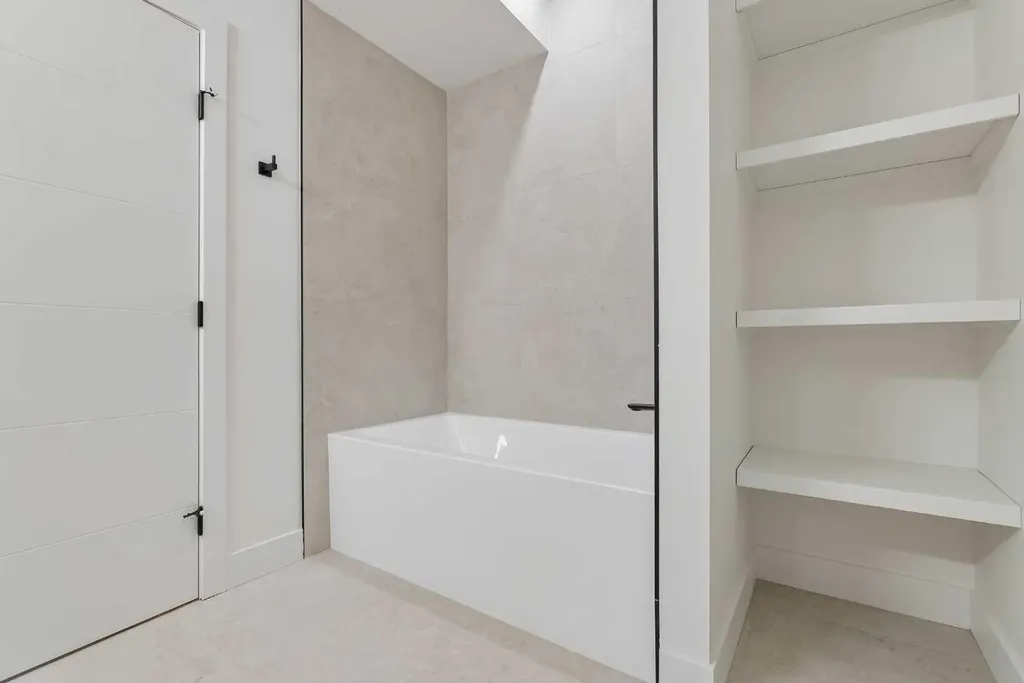 1025 32 Avenue NW Calgary AB T2K 0B2