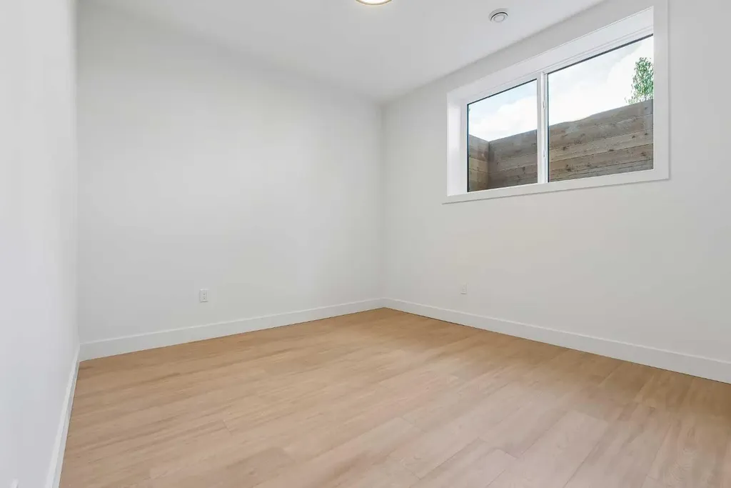 1025 32 Avenue NW Calgary AB T2K 0B2