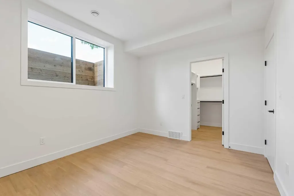 1025 32 Avenue NW Calgary AB T2K 0B2