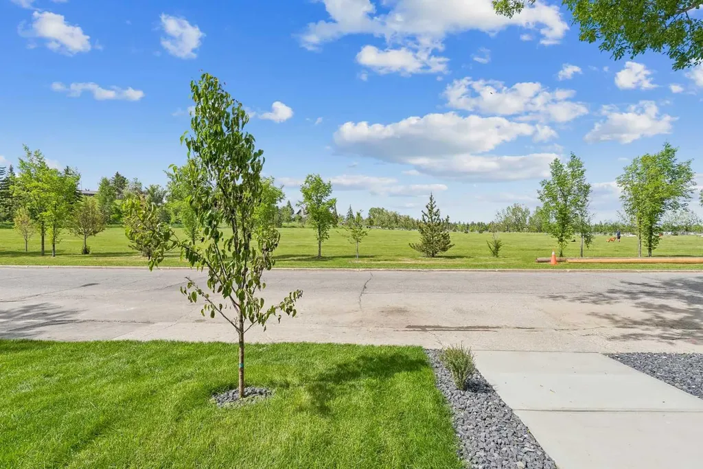 1025 32 Avenue NW Calgary AB T2K 0B2