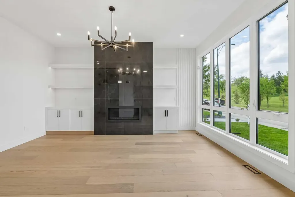 1025 32 Avenue NW Calgary AB T2K 0B2