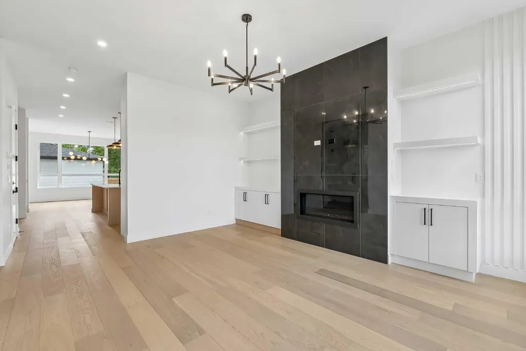 1025 32 Avenue NW Calgary AB T2K 0B2