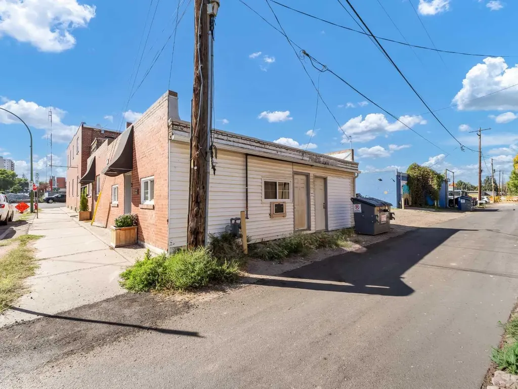 339 North Railway Street SE Medicine Hat AB T1A 2Z1