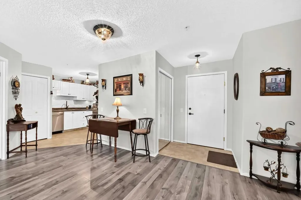 5000 Somervale Court SW Calgary AB T2Y4M1