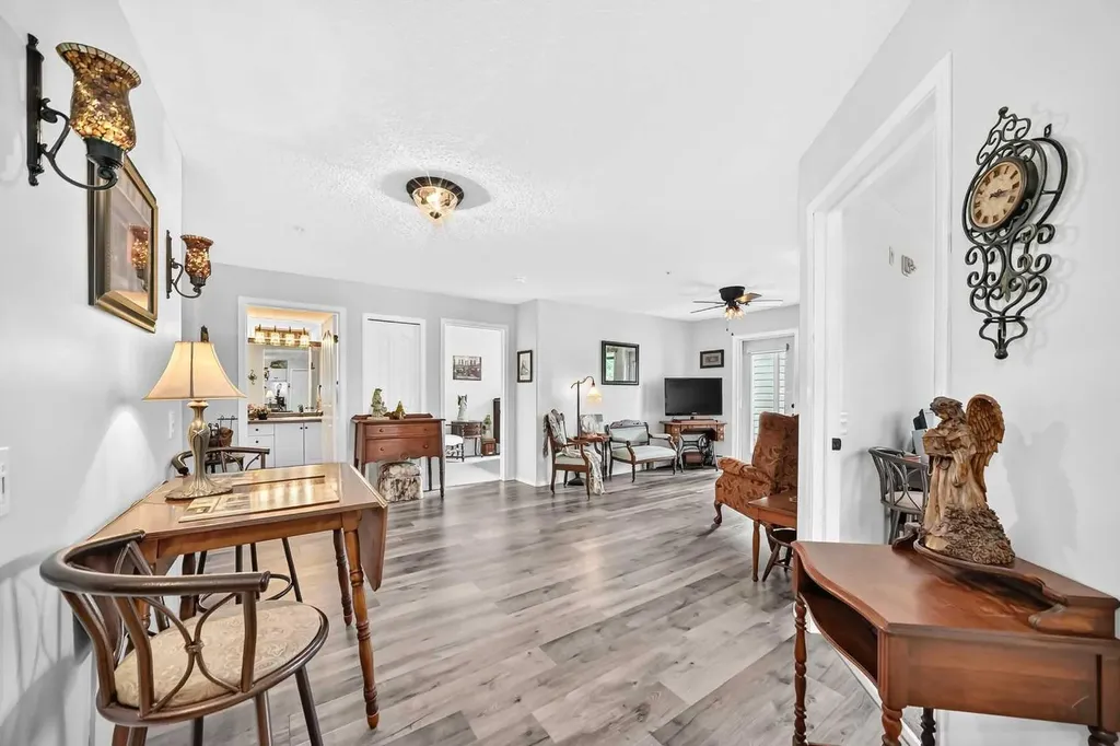 5000 Somervale Court SW Calgary AB T2Y4M1
