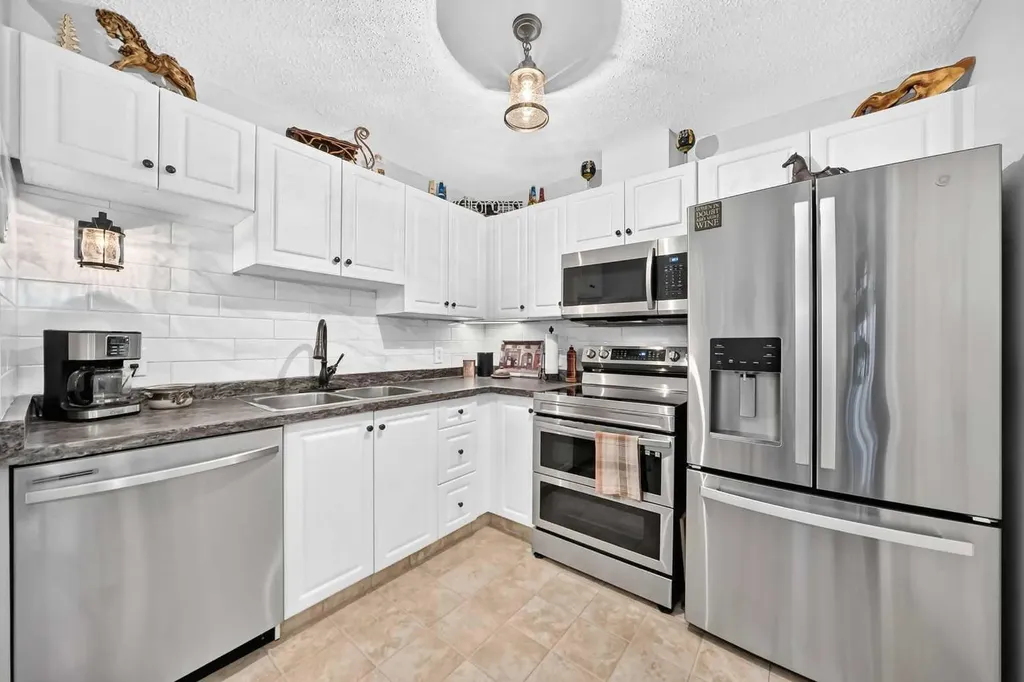 5000 Somervale Court SW Calgary AB T2Y4M1
