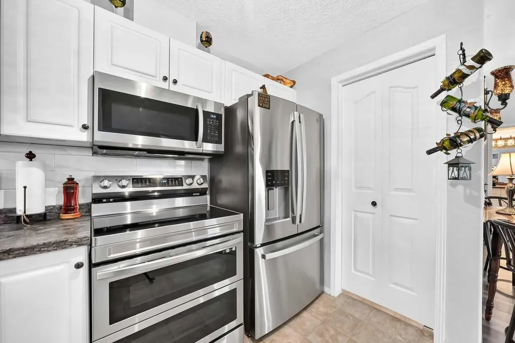 5000 Somervale Court SW Calgary AB T2Y4M1