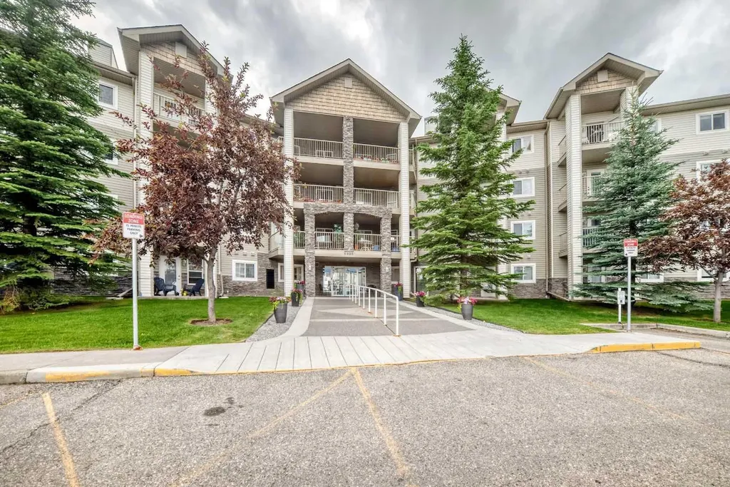 5000 Somervale Court SW Calgary AB T2Y4M1