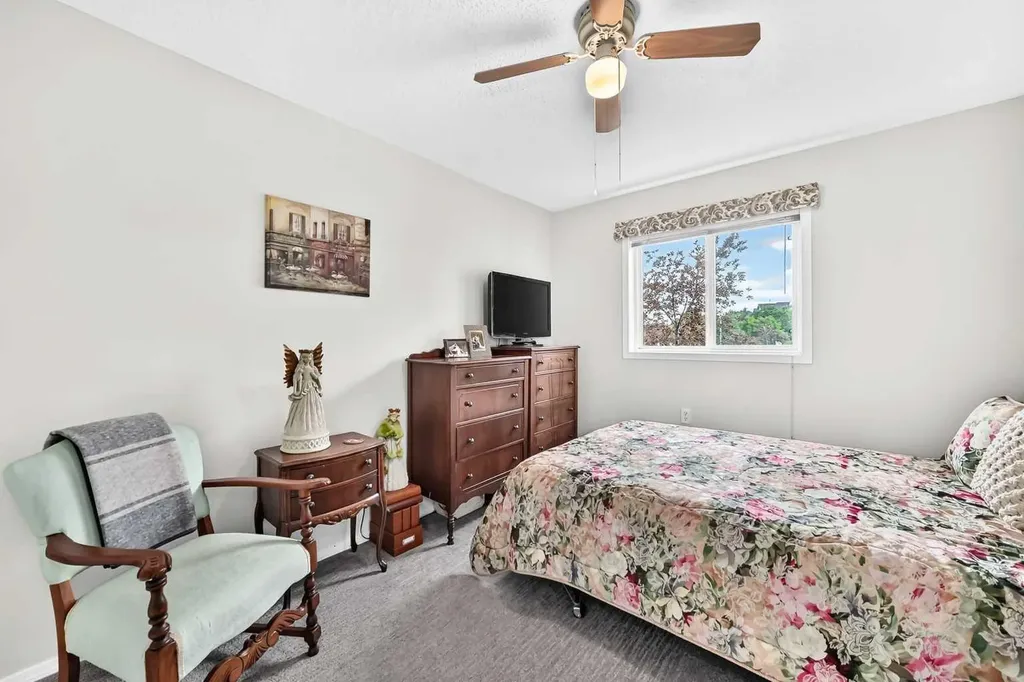 5000 Somervale Court SW Calgary AB T2Y4M1