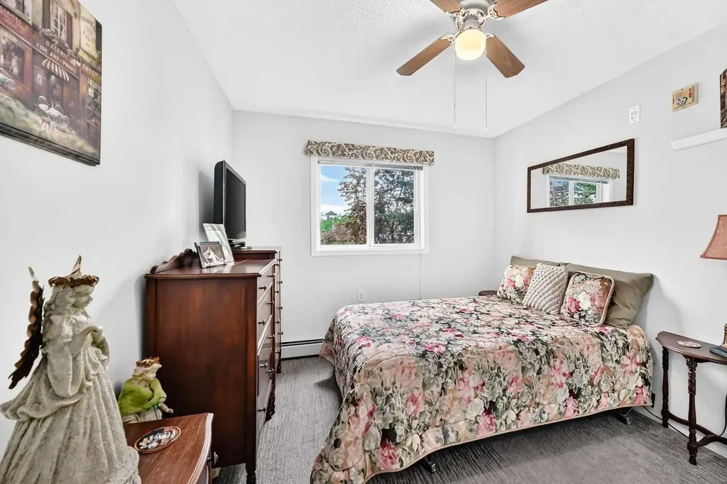5000 Somervale Court SW Calgary AB T2Y4M1